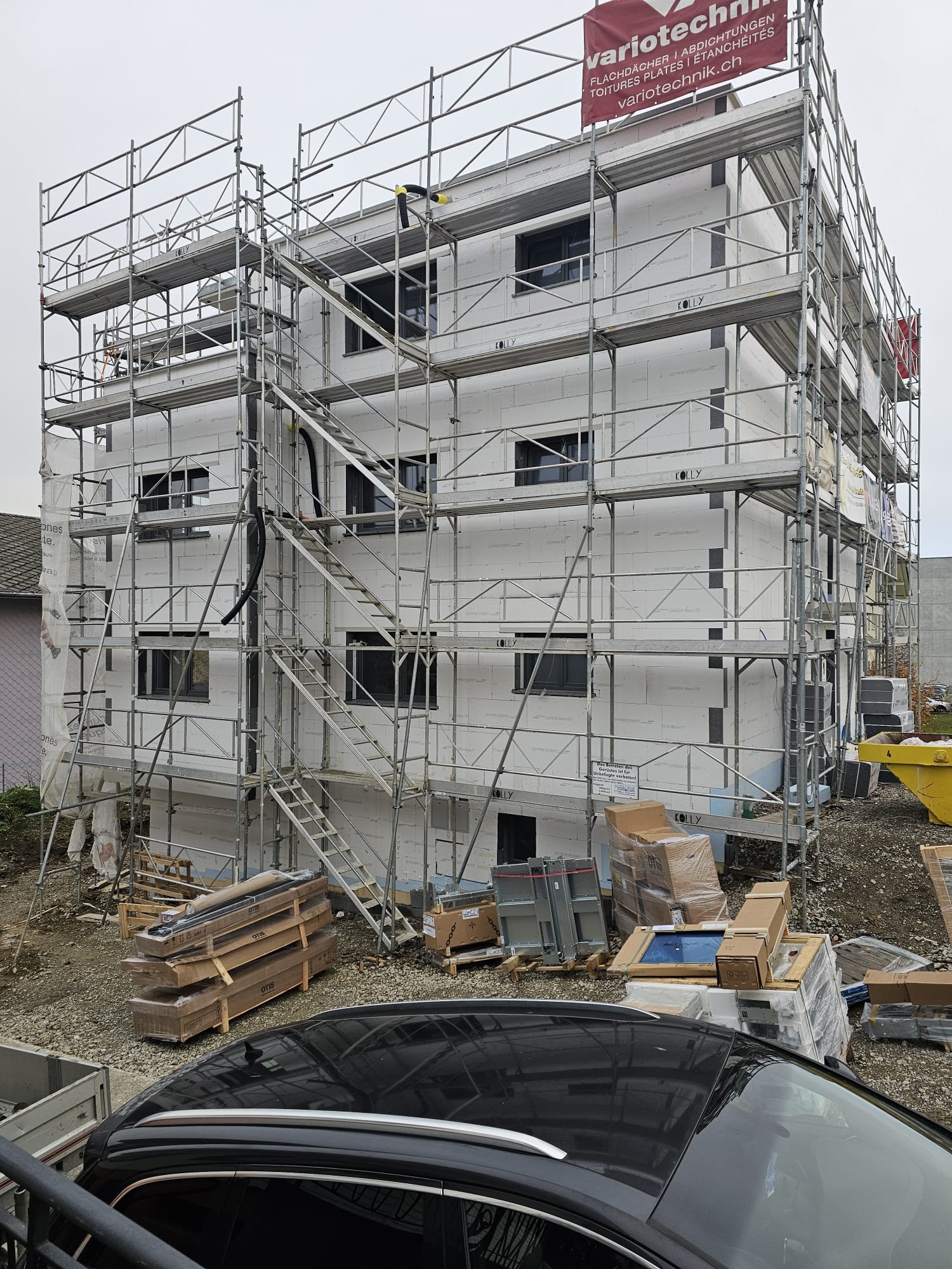 Mehrfamilienhaus im Bau